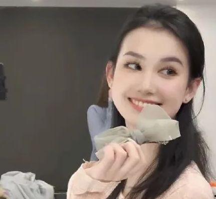 网红刘悦吃瓜是真的吗,真相揭秘还是炒作? 第2张 网红刘悦吃瓜是真的吗,真相揭秘还是炒作? 第2张